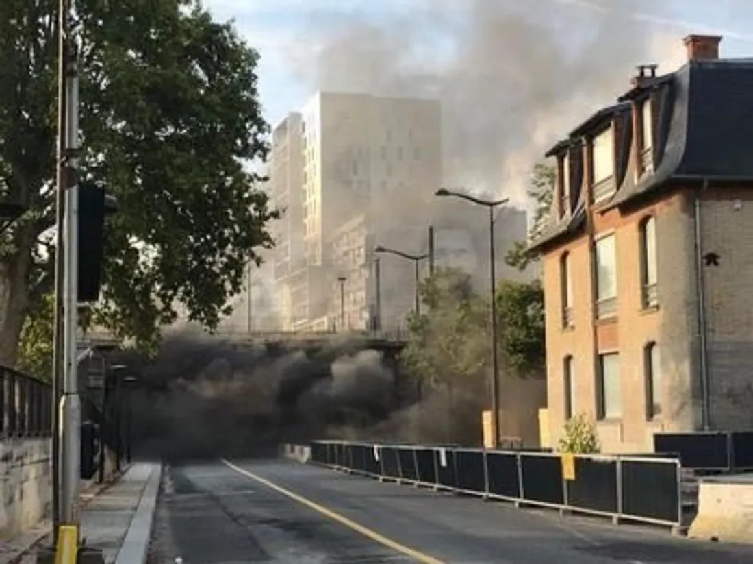 Paris : un incendie interrompt le trafic du tramway T3a